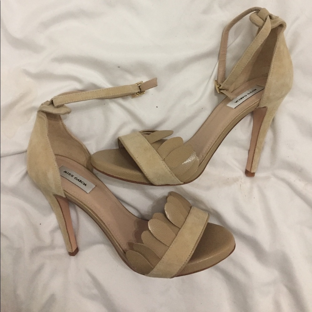 Nude strappy heel